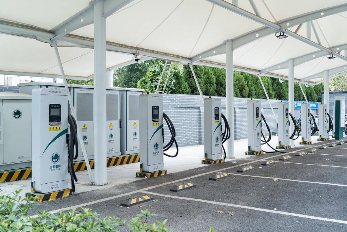 新能源浪潮下的充電樁 發(fā)展優(yōu)勢顯著，公共充電樁好用嗎？
